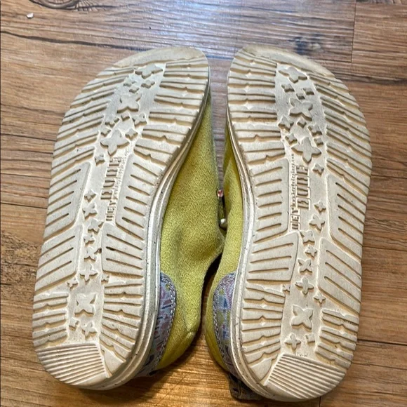 Hey Dude Green Loafers with Moccasin Toe and Slip-On Design - Picture 4 of 4